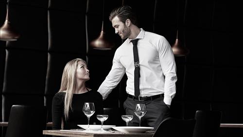 Bắt bài đàn ông có tướng mạo trăng hoa, chị em rất cần tránh xa