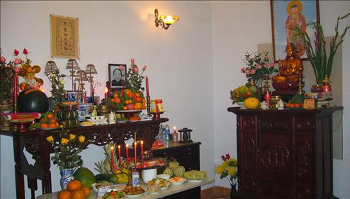 Xem hướng bàn thờ phong thủy cho người tuổi Ngọ đón may mắn về nhà