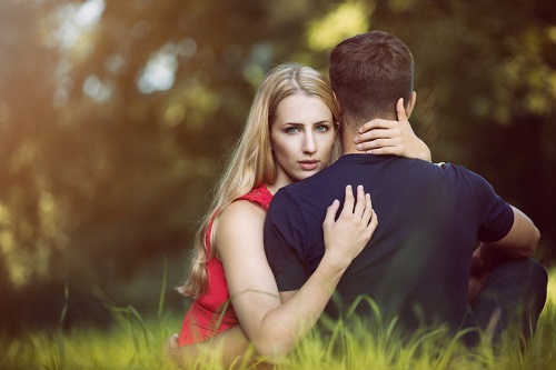 Tính cách người tuổi Tị nhóm máu O: khéo léo, chín chắn