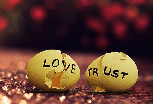 Vạch trần cách cung hoàng đạo phản bội bạn đời