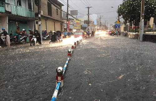 Dự báo thời tiết ngày mai 13/10: Hồ Chí Minh dông bão về chiều