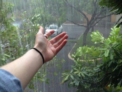 Dự báo thời tiết ngày mai 23/10: Cảnh báo mưa dông, lốc, sét Bắc Bộ