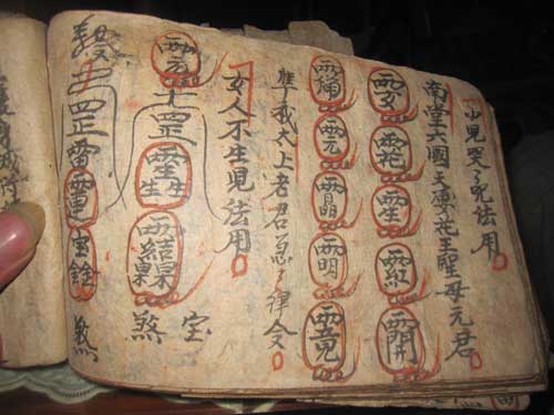 Bùa ngải Thiên Linh Cái là gì? Càng hiểu bạn càng rùng mình vì sợ hãi