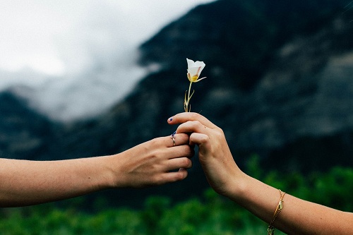 Một khi đã quyết yêu, vấn đề ngoại hình chỉ là chuyện nhỏ với các chòm sao này
