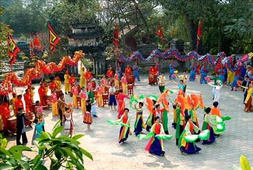 Lễ hội bị biến tướng – Sự áp đặt toan tính đời thường vào đời sống tâm linh