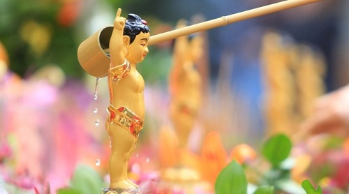 Ý nghĩa và những lưu ý khi dự lễ tắm Phật hướng về tháng Phật đản