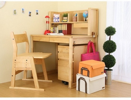 Bài trí phong thủy bàn học cho trẻ: Món quà giá trị hơn tiền bạc của cha mẹ dành cho con