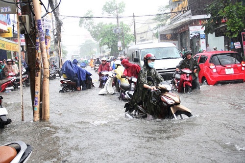 Dự báo thời tiết ngày mai 18/7: Bão tiếp tục di chuyển nhanh, mưa khắp nơi, Hà Nội có nguy cơ ngập úng
