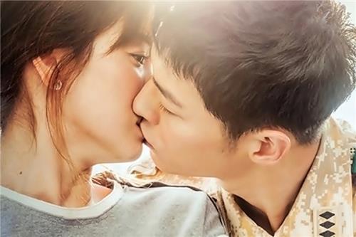 Mơ thấy mình HÔN BẠN THÂN là điềm báo gì?