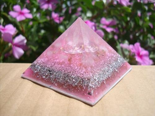 Biết được tác dụng bất ngờ của Kim Tự Tháp phong thủy ai cũng muốn mua ngay về