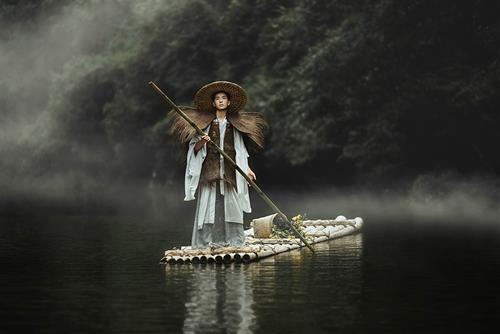 Trên thế gian rộng lớn này, bạn nghĩ mình là ai?