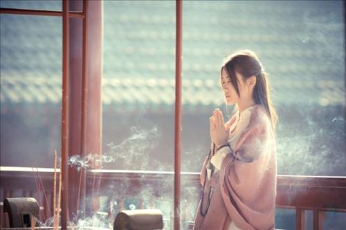 Bài khấn cầu bình an và tài lộc cho gia đình khi đi chùa lễ Phật