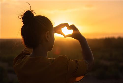 Tử vi hàng ngày 27/8/2019 về tình yêu: Ngọ so sánh, Thìn mộng mơ