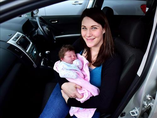 Sản phụ sinh trên xe có gặp xui? Bạn có bỏ qua việc tạo phước lớn mà không biết?