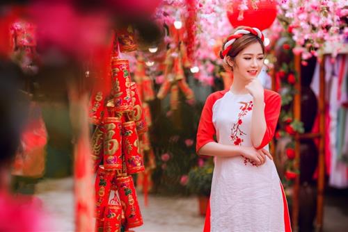 Mùng 1 Tết Canh Tý 2020 mặc màu gì vận đỏ như son, hỷ sự không ngừng