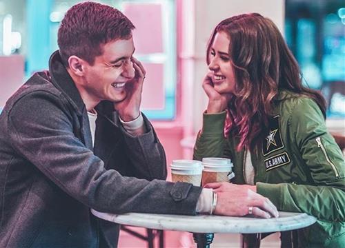 Cuối năm đào hoa muộn nở rộ, chòm sao này tìm được chân ái qua giới thiệu của người quen