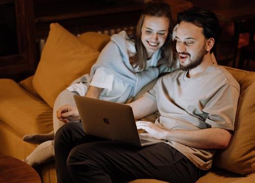 Tử vi hôm nay 17/11/2020 về tình yêu của 12 con giáp: Ai có tâm sự khó nói