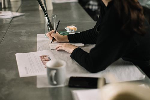 Tử vi hôm nay 16/11/2020 về sự nghiệp của 12 con giáp: Bạn nhận tin vui gì?
