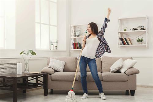 Ở cạnh những chòm sao CUỒNG dọn dẹp 24/7 này, đố bạn DÁM không động tay động chân