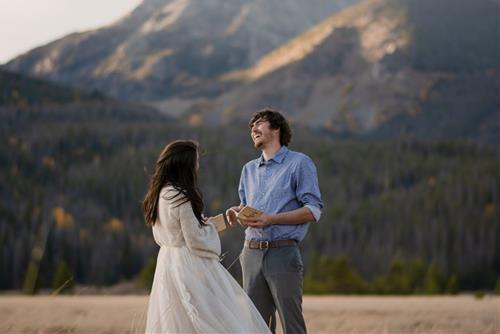 Top chòm sao được cát thần vẽ lối, đào hoa phơi phới ngay dịp Tết dương 2021 này