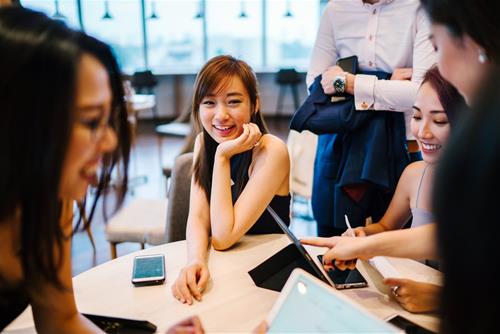 Ở nhà cuồng chân cuồng tay, 4 con giáp này mong được đi làm sau cách ly nhất