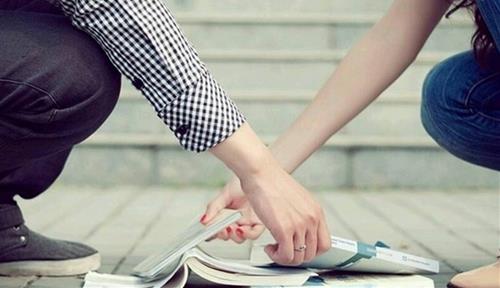 Cuối năm vận đỏ như son, những chòm sao này rất dễ gặp trúng tình yêu sét đánh của đời mình