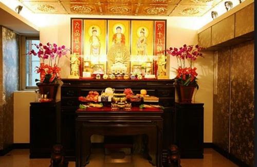 Cách lập bàn thờ Phật và bàn thờ gia tiên đúng chuẩn, đầy đủ nhất