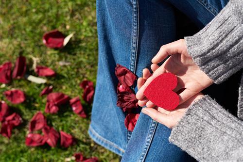 Cuối tuần (27-28/11) vận mệnh đẩy đưa, nhân duyên nở rộ giúp con giáp này đón toàn tin vui tình cảm