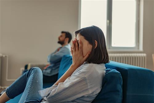 Cuối tuần (18-19/12) có điềm báo đổ vỡ tình cảm, con giáp này đánh mất hạnh phúc như chơi