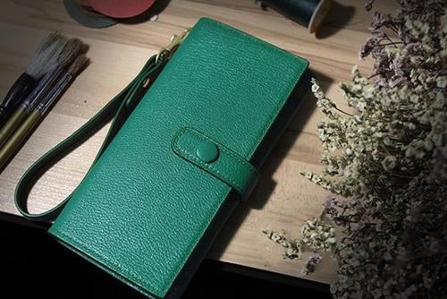 Mệnh Mộc hợp ví màu gì để dễ dàng hấp thụ tài khí, tiền trong ví đầy mãi không vơi?