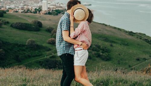 Hãy chủ động tìm cơ hội vì bạn sẽ dễ dàng thoát ế sau 8/3 năm 2021 này đấy!