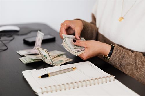 Tử vi hôm nay 20/2/2021 về tài lộc của 12 con giáp: Tiền về túi ai?