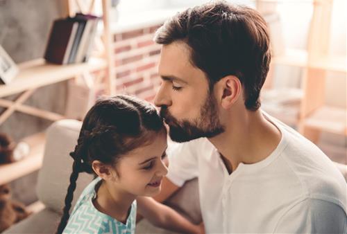 Top con giáp nam cực thích sinh con gái, cưng chiều con hơn cả công chúa, gia đình ngập tràn phúc khí