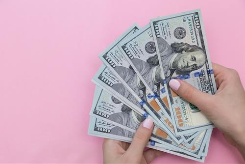 Tử vi hôm nay 10/4/2021 về tài lộc của 12 con giáp: Ví ai rủng rỉnh nhất?