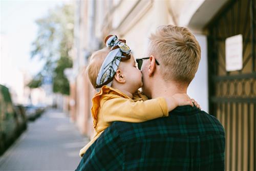 Có phải con gái là người tình kiếp trước của bố? Hiểu như thế nào mới đúng?
