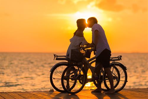 Tử vi hôm nay 1/5/2022 về tình cảm của 12 con giáp: Mùng 1 ai gặp quý nhân?