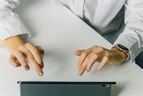 Tử vi hôm nay: Top 4 tuổi hạnh phúc ngập tràn ngày 12/6/2022