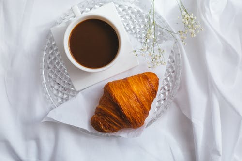 Tử vi thứ 4 ngày 15/6/2022 của 12 con giáp: Dần thẳng tính, Tý dễ mất lộc