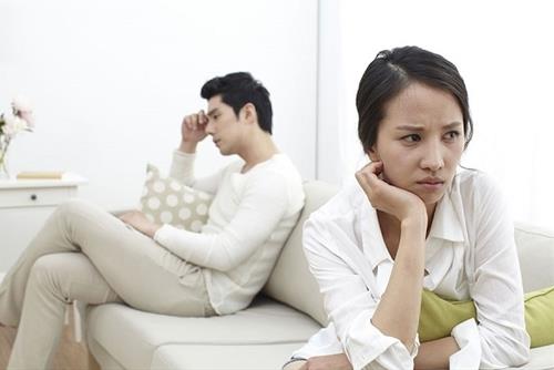 Tử vi hôm nay: Ngày mai 14/8/2022 có 4 tuổi này vận tình cảm kém may, ngồi không cũng dính đạn!