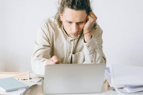 Tử vi hôm nay : Chia buồn với 4 con giáp xui xẻo sự nghiệp ngày 15/8/2022
