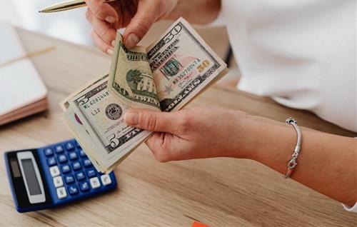 Tử vi hôm nay - Top 3 con giáp tiền bạc rủng rỉnh ngày 9/2/2023