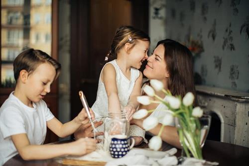 Tương lai con phụ thuộc vào mẹ: Bạn có dám trở thành mẹ HIỀN để có con QUÝ?