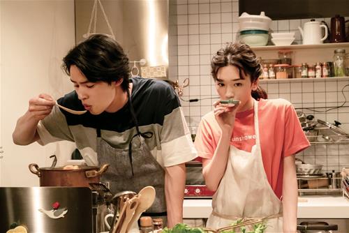 4 chòm sao có may mắn TÌNH duyên trong tuần mới 12-18/6/2023, vũ trụ gửi tín hiệu yêu đương!