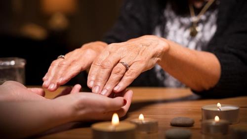 Vong linh giao tiếp bằng ngôn ngữ gì? Hé lộ cách cô hồn nước ngoài kêu cứu