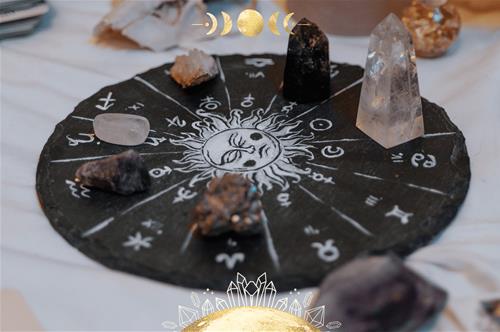 Xui xẻo lùi xa: Những phụ kiện may mắn nhất định phải có cho 12 cung hoàng đạo năm 2025