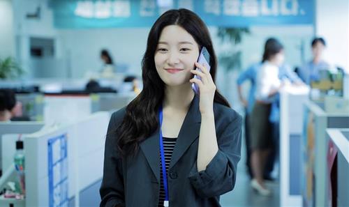 Tử vi hôm nay 26/3/2024 - Chúc mừng 4 tuổi cày cuốc cật lực, được lộc làm ăn đậm nhất!