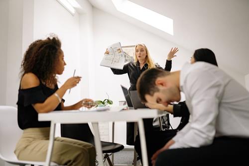 Tử vi hôm nay: Chia buồn với 4 con giáp gặp đủ rắc rối trong sự nghiệp ngày 26/6/2024