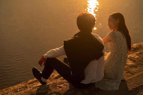 Chủ nghĩa lãng mạn theo 12 chòm sao: Thế giới cảm xúc khác biệt giữa phái nam và phái nữ