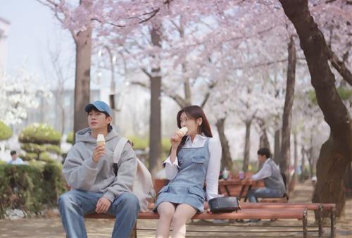 Ghen tị 3 chòm sao có tin VUI tình duyên tháng 12/2025, kịp có bồ trước TẾT!