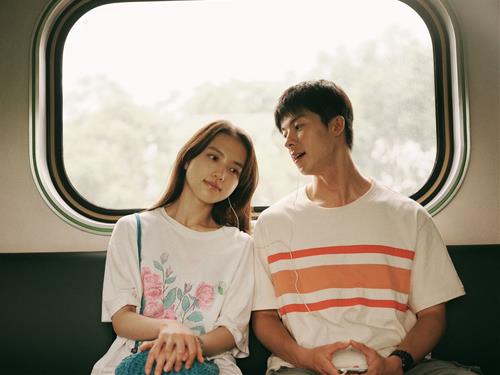 Tình duyên rực rỡ - Cuối tuần này 15-16/3, có 3 tuổi sau cười tít mắt, tình duyên ĐỎ như mơ